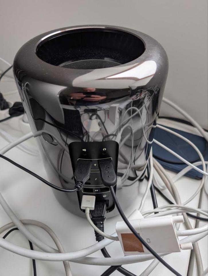 Mac pro 2013 "trashcan"  plus apple cinema display, Informatique & Logiciels, Enceintes Pc, Enlèvement ou Envoi