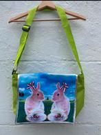 Schoudertas van de Kunstboer, Ophalen