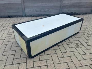 Bouw elementen podiumstukken beschikbaar voor biedingen