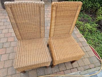 2 houten tuinstoelen stoelen zonder armleuning 