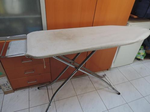 Plache et Fer à repasser (Vapeur), Elektronische apparatuur, Strijkijzers en Strijkplanken, Gebruikt, Strijkijzer met snoer, Ophalen