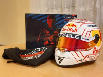 Max Verstappen Red Bull F1 helm Japan 2023 1:2 beschikbaar voor biedingen