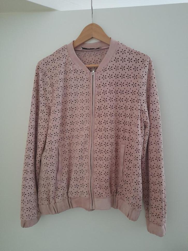 Grease jacket - geperforeerd leer / suede, Lola en Liza, Kleding | Dames, Truien en Vesten, Maat 38/40 (M), Roze, Ophalen of Verzenden