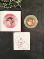 Signed Genesis vinylbook Raye 7’’ Green vinyl, Cd's en Dvd's, Ophalen of Verzenden, 2000 tot heden, Zo goed als nieuw, Overige formaten