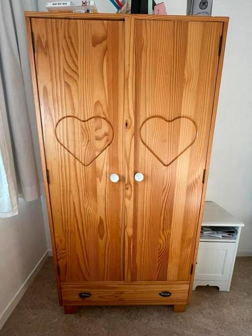 Houten kast met hartjes – in goede staat, Huis en Inrichting, Kasten | Kleerkasten, Zo goed als nieuw, 150 tot 200 cm, 50 tot 100 cm