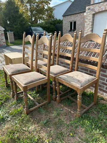 Gratis. 5 eiken stoelen beschikbaar voor biedingen