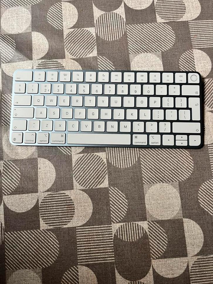 Apple Magic Keyboard met Touch ID in nieuwstaat, Computers en Software, Toetsenborden, Zo goed als nieuw, Ophalen of Verzenden