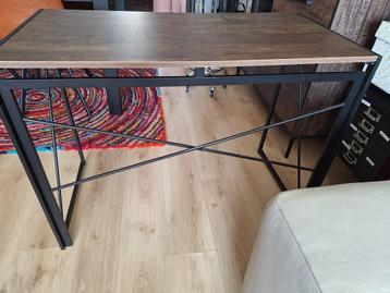 bureau (tafelmodel)  beschikbaar voor biedingen