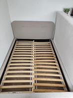 Bedframe KONGSBERG 140x200 beige stof, Huis en Inrichting, Slaapkamer | Bedden, Ophalen, Beige, 140 cm, Zo goed als nieuw