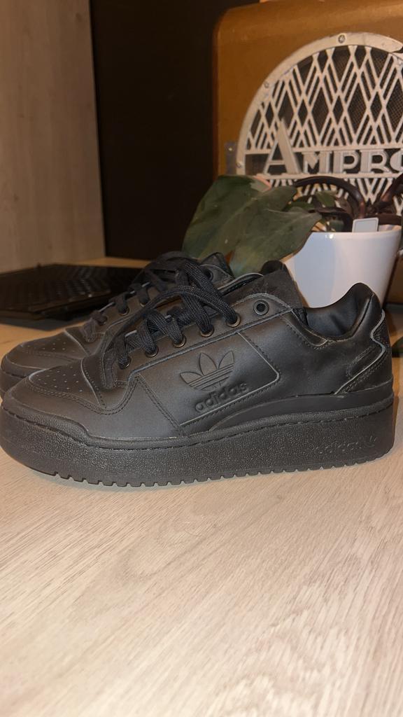 Adidas sneakers, Kleding | Dames, Schoenen, Zo goed als nieuw, Sneakers, Zwart, Ophalen of Verzenden