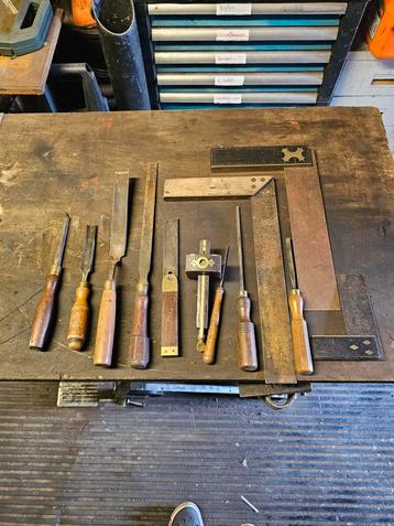 Antiek gereedschap  beschikbaar voor biedingen