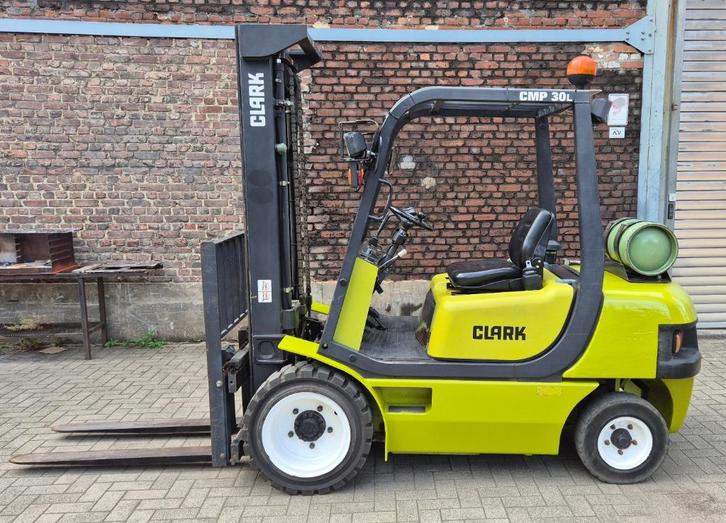 CLARK CMP30L 3T vorkheftruck op gas, Zakelijke goederen, Machines en Bouw | Heftrucks en Intern transport, Heftruck, LPG, 2000 tot 3000 kg