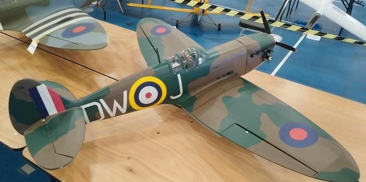 Spitfire 1meter80 vliegklaar met Zenoah 2T motor, Hobby en Vrije tijd, Modelbouw | Radiografisch | Vliegtuigen, Zo goed als nieuw
