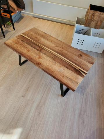 Salontafel van mangohout  beschikbaar voor biedingen