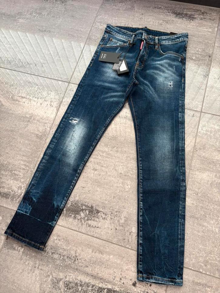 Jeans Dsquared2 neuf / taille 48, Kleding | Heren, Spijkerbroeken en Jeans, Nieuw, W33 - W34 (confectie 48/50), Blauw, Ophalen