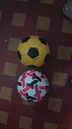 2 voetballen, Sport en Fitness, Handbal, Ophalen