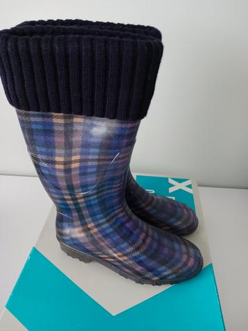 Nieuwe regenlaarzen te koop.M 39 beschikbaar voor biedingen