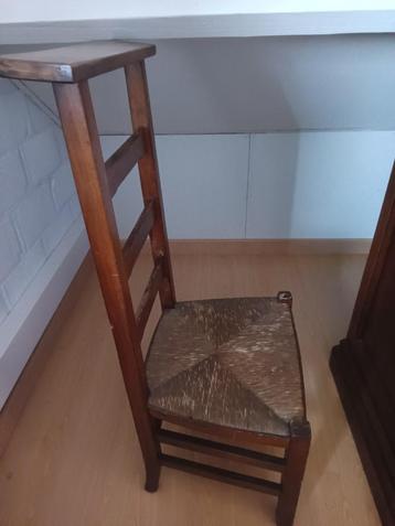 Oude kerkstoel  beschikbaar voor biedingen