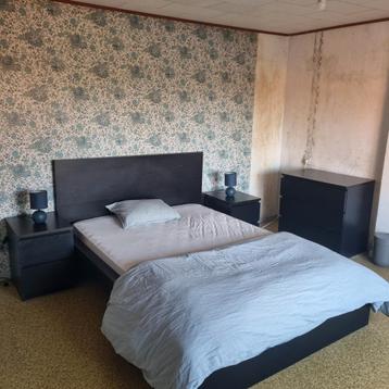 Cadre de lit haut, brun noir 140x200 MALM IKEA + sommier beschikbaar voor biedingen