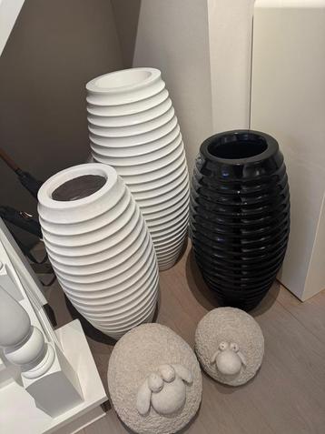 Nieuwe vazen 84cm en 1m02 beschikbaar voor biedingen
