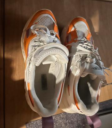 EA sneakers  beschikbaar voor biedingen