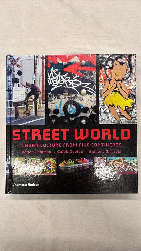 Street world urban culture from five continents, Livres, Art & Culture | Architecture, Comme neuf, Enlèvement ou Envoi