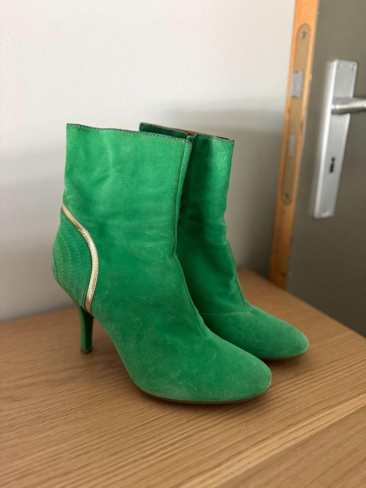 Beautiful green suede ankle boots Fornarina (size 40), Kleding | Dames, Schoenen, Zo goed als nieuw, Lage of Enkellaarzen, Groen