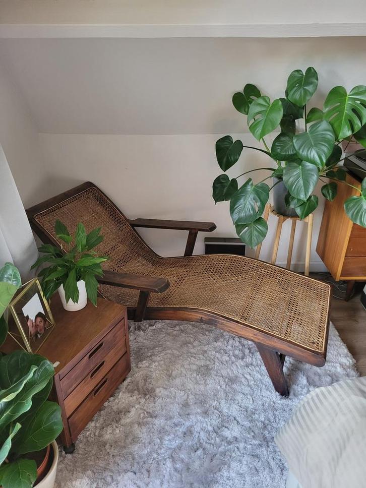 Chaise longue vintage en bois avec rotin et osier, Antiquités & Art, Antiquités | Meubles | Chaises & Canapés, Enlèvement ou Envoi