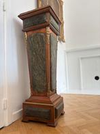 Subliem voetstuk in klassieke stijl, Huis en Inrichting, Woonaccessoires | Zuilen en Pilaren, Ophalen