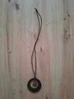 Jolie collier pendentif marin gouvernail de bateau, Enlèvement ou Envoi, Neuf, Brun, Avec pendentif