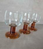 Set van 3 vintage glaswerk met amberkleurige glazen voet jaa, Ophalen of Verzenden, Zo goed als nieuw