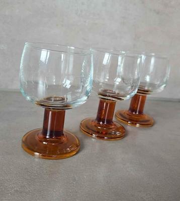 Set van 3 vintage glaswerk met amberkleurige glazen voet jaa beschikbaar voor biedingen