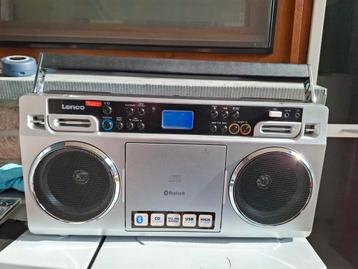 Mooie retro radio met bleuthoot usb en cdspeler beschikbaar voor biedingen