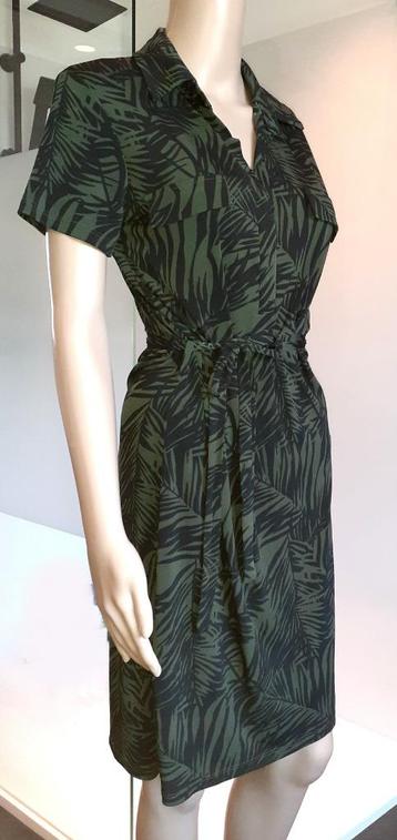 Korte jurk kaki groen met bladeren LolaLiza XS-34 beschikbaar voor biedingen