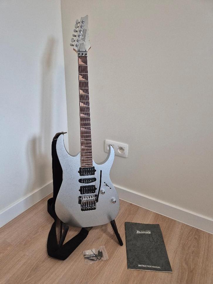 Ibanez RG2570EX Prestige – Vital Silver, Muziek en Instrumenten, Snaarinstrumenten | Gitaren | Elektrisch, Zo goed als nieuw, Solid body