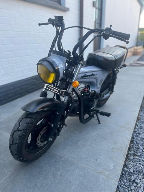 Honda Dax B klasse + gratis helm, Fietsen en Brommers, Brommers | Honda, Gebruikt, Klasse B (45 km/u), Ophalen