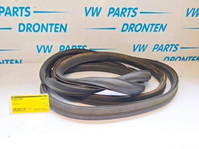 Joint caoutchouc hayon d'un Volkswagen Caddy, Autos : Pièces & Accessoires, Carrosserie & Tôlerie, Volkswagen, Utilisé, 3 mois de garantie