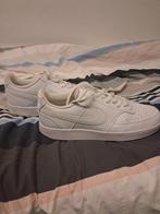 Witte Nike schoenen, Ophalen