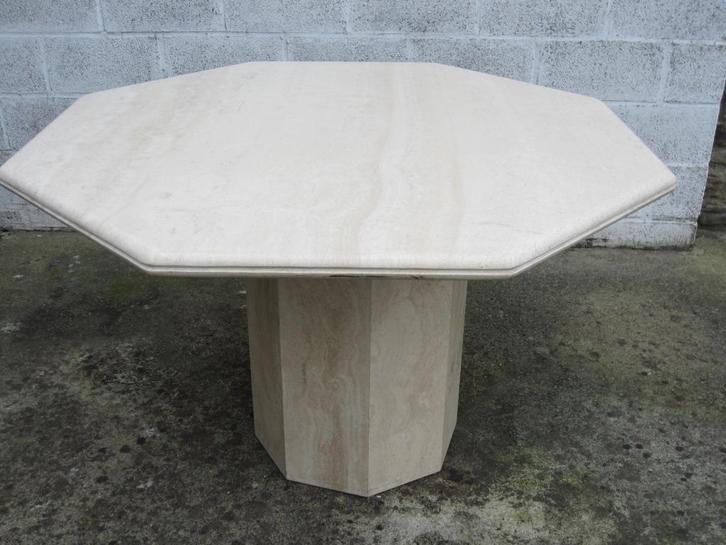 Italiaanse achthoekige tafel in travertijn (marmer), Huis en Inrichting, Tafels | Eettafels, Zo goed als nieuw, 50 tot 100 cm