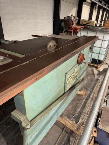 Houtzaagmachine beschikbaar voor biedingen