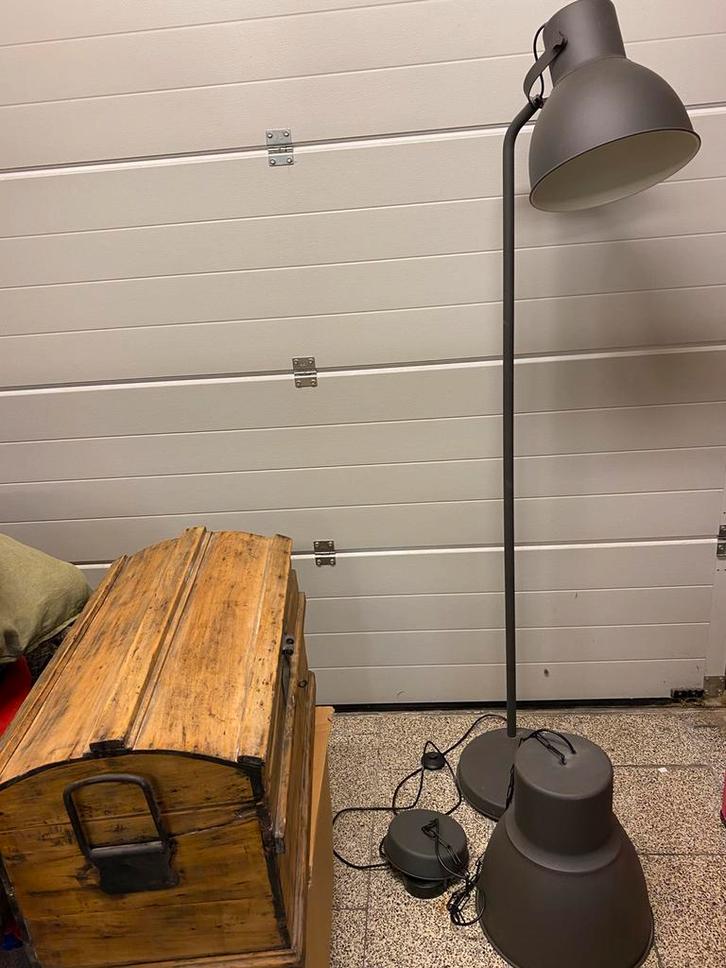 Vloerlamp  met passende hanglamp, Huis en Inrichting, Lampen | Vloerlampen, Zo goed als nieuw, Ophalen