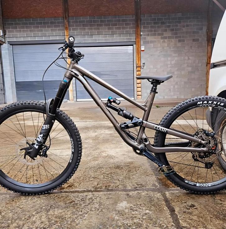 Commencal clash essential dark slate, Fietsen en Brommers, Fietsen | Mountainbikes en ATB, Zo goed als nieuw, Ophalen