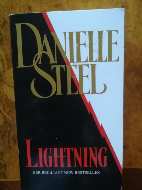 Danielle STEEL - Lightning - engels, Boeken, Taal | Engels, Zo goed als nieuw, Fictie, Ophalen of Verzenden