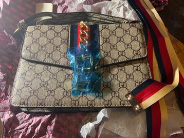 Nieuwe handtas beschikbaar voor biedingen