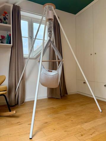 NONOMO - Baby Schommelhangmat - Hammock 2.0 incl. Tipi Stand beschikbaar voor biedingen