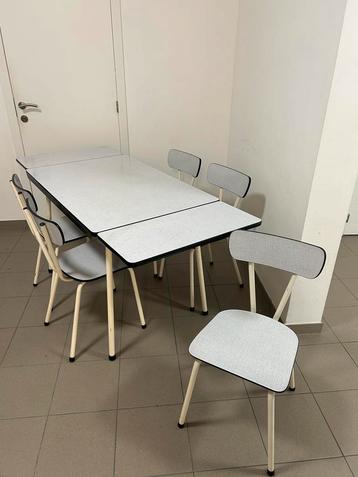 Formica eettafel + 5 stoelen TE KOOP beschikbaar voor biedingen
