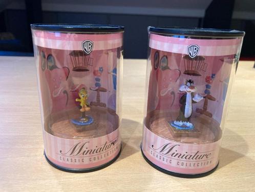 2 kleine miniatuur beeldjes Sylvester en Tweety, Collections, Personnages de BD, Utilisé, Statue ou Figurine, Looney Tunes, Enlèvement ou Envoi