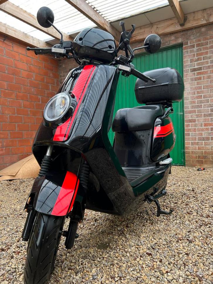 NIU NQi Pro full option + 3 helmen, Fietsen en Brommers, Scooters | Overige merken, Zo goed als nieuw, Ophalen