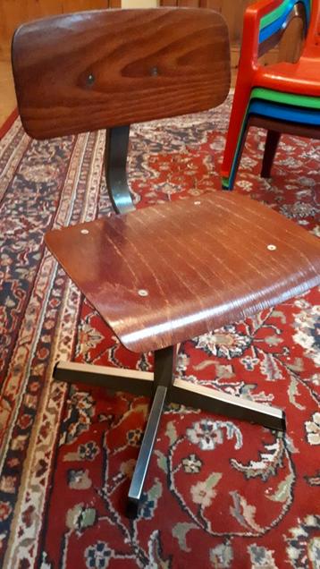 Vintage (kinder-) bureau stoel EroMes beschikbaar voor biedingen