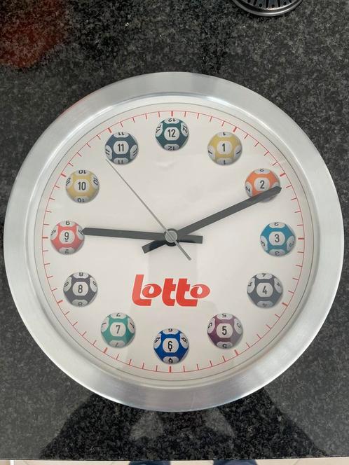 Wandklok lotto, Huis en Inrichting, Woonaccessoires | Klokken, Zo goed als nieuw, Wandklok, Ophalen of Verzenden